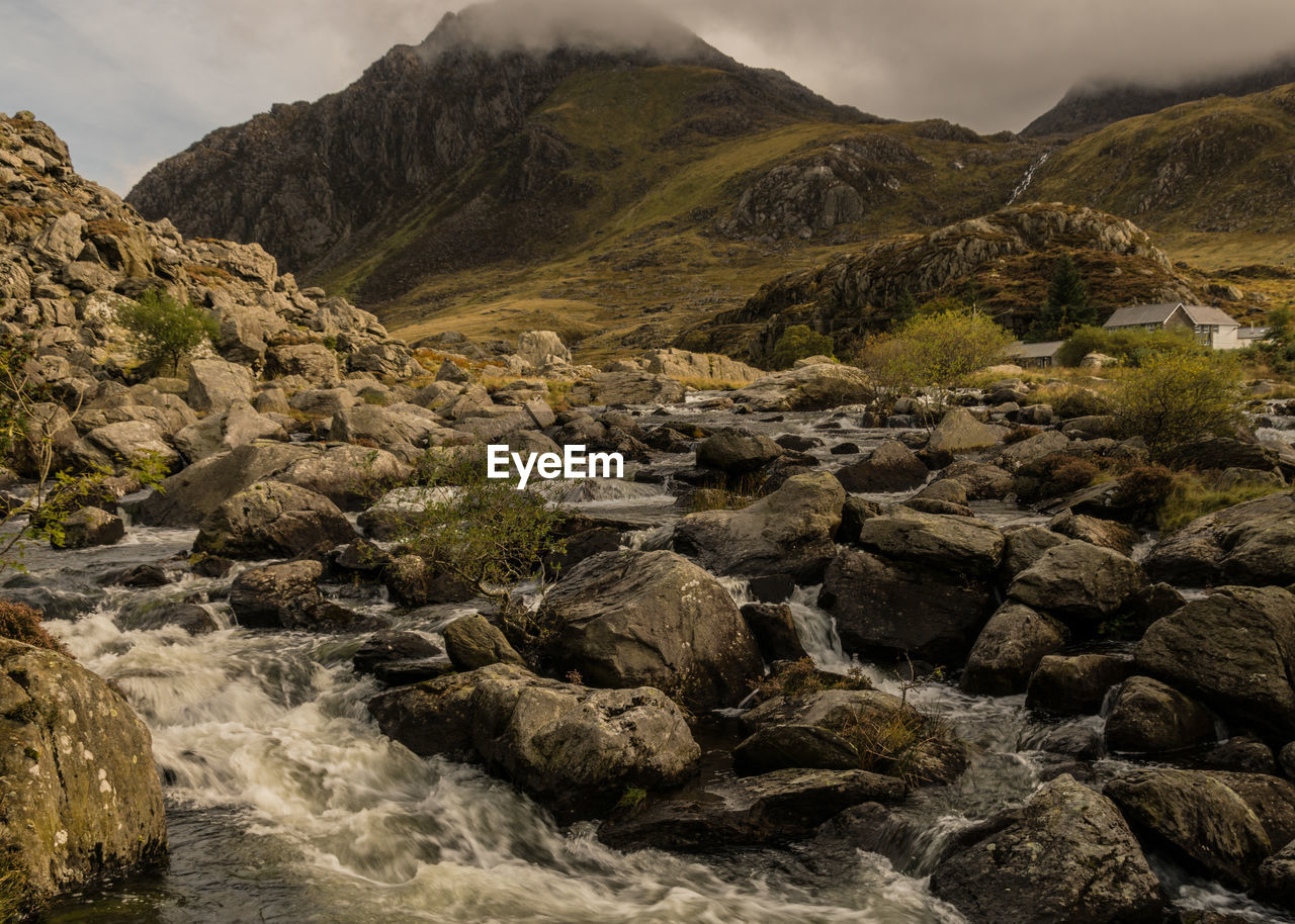 ROCKS IN MOUNTAINS AGAINST SKY