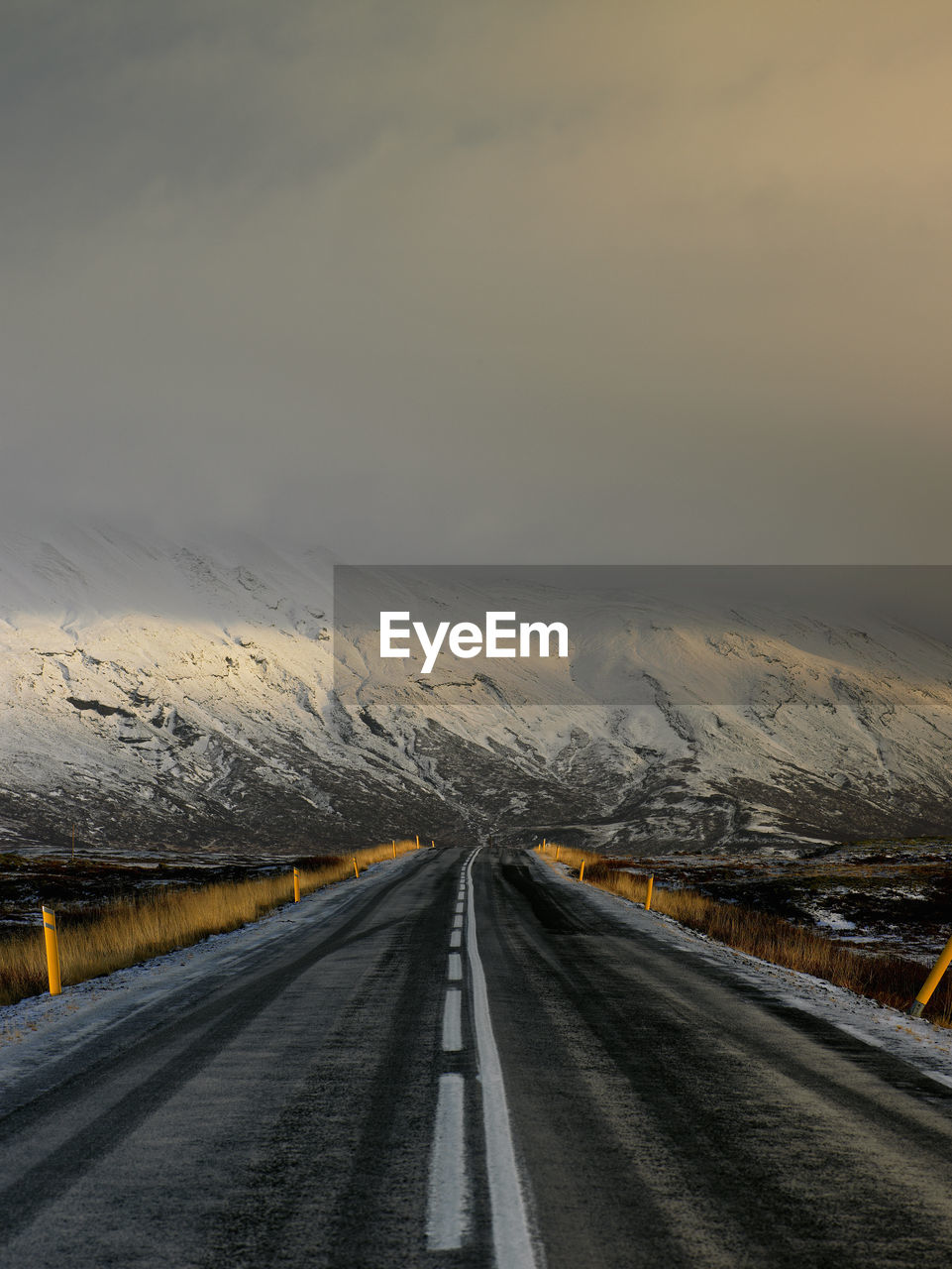 Rural road in iceland during winter