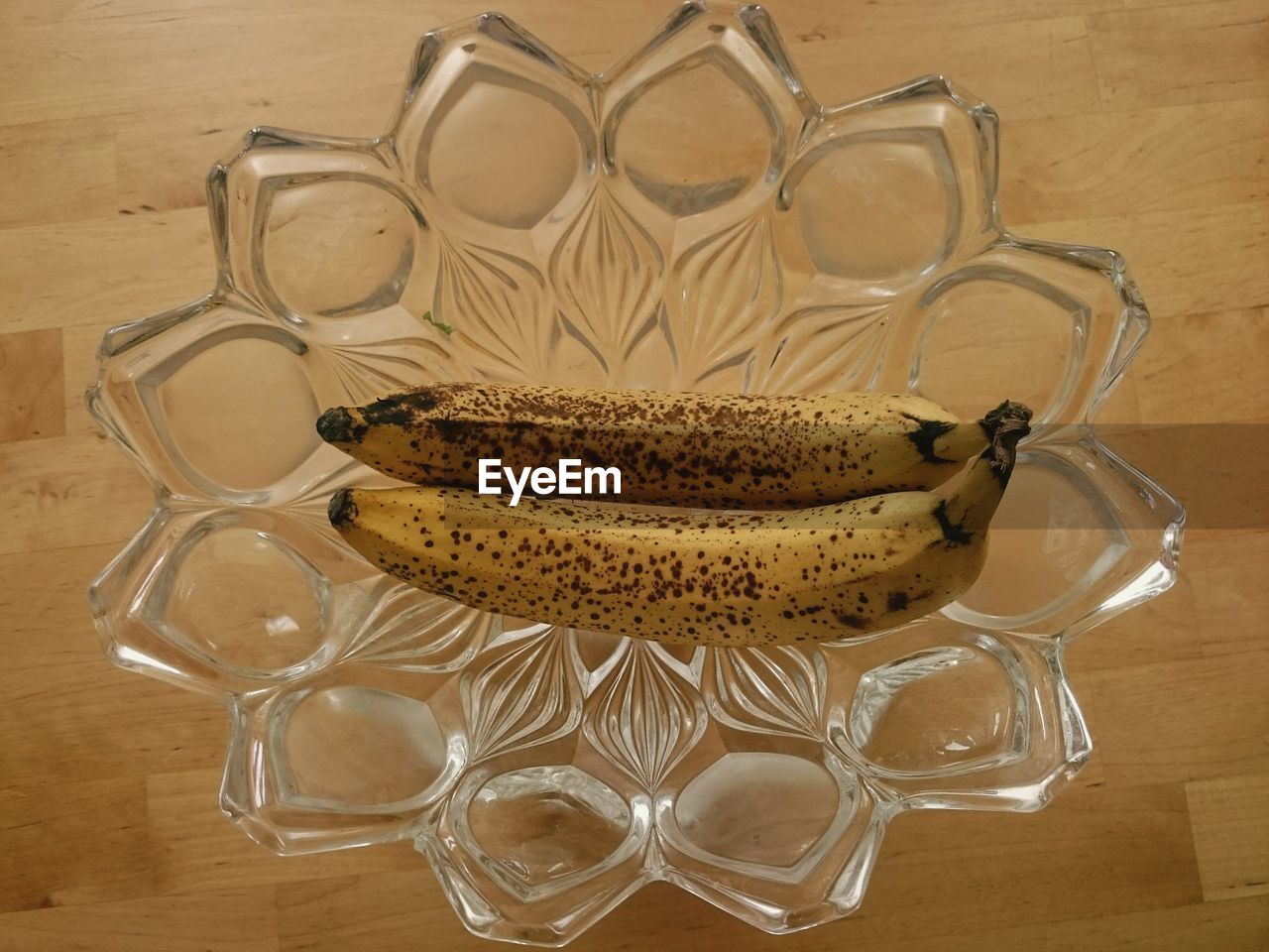 Directly above shot of bananas in glass bowl on table