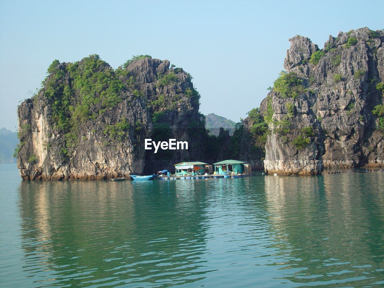 SCENIC VIEW OF SEA AND ROCK FORMATION AGAINST SKY