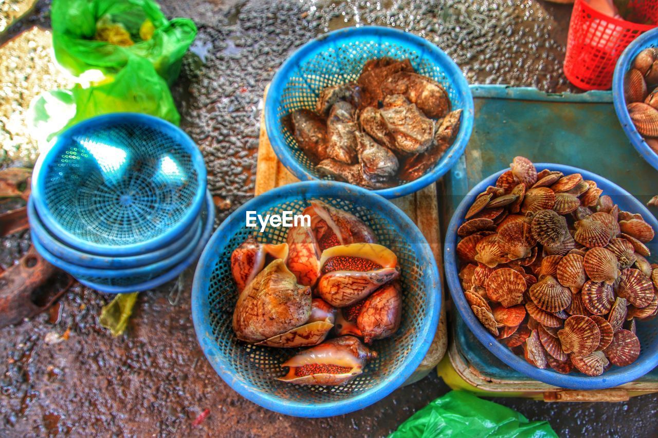 HIGH ANGLE VIEW OF BREAKFAST IN BOWL ON TABLE