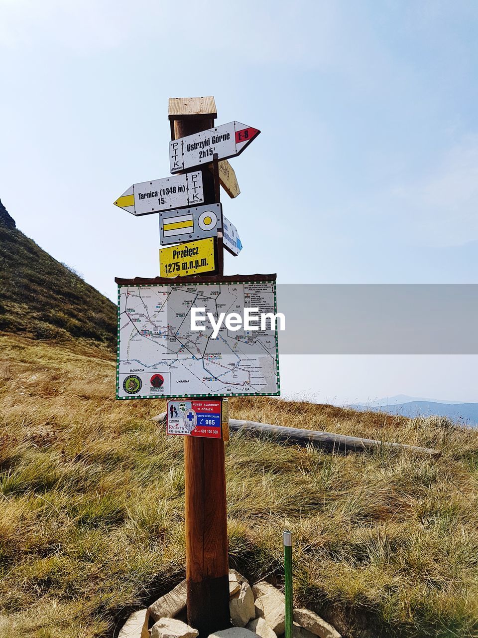 INFORMATION SIGN ON FIELD