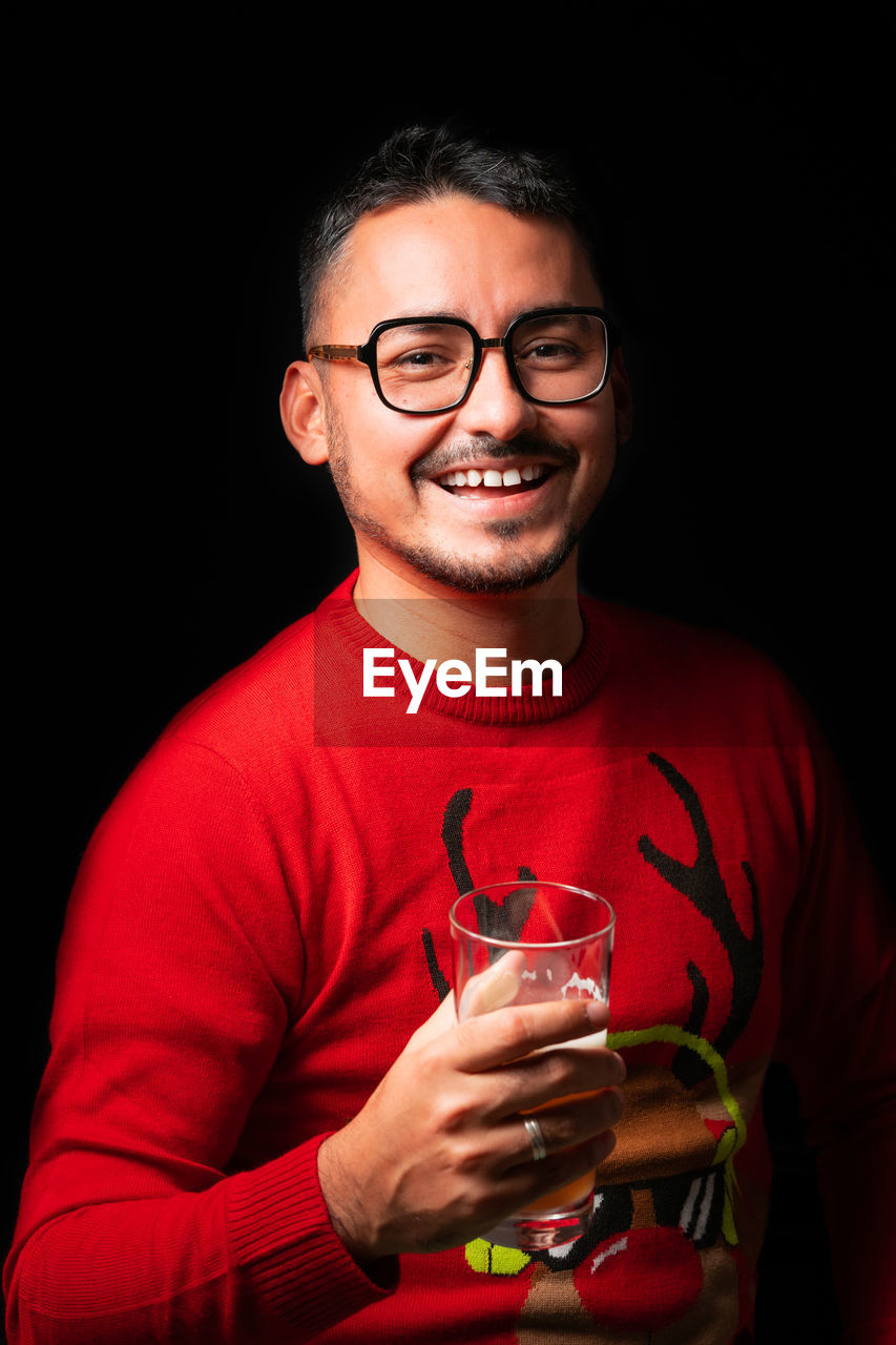 PORTRAIT OF A SMILING YOUNG MAN WITH REFLECTION