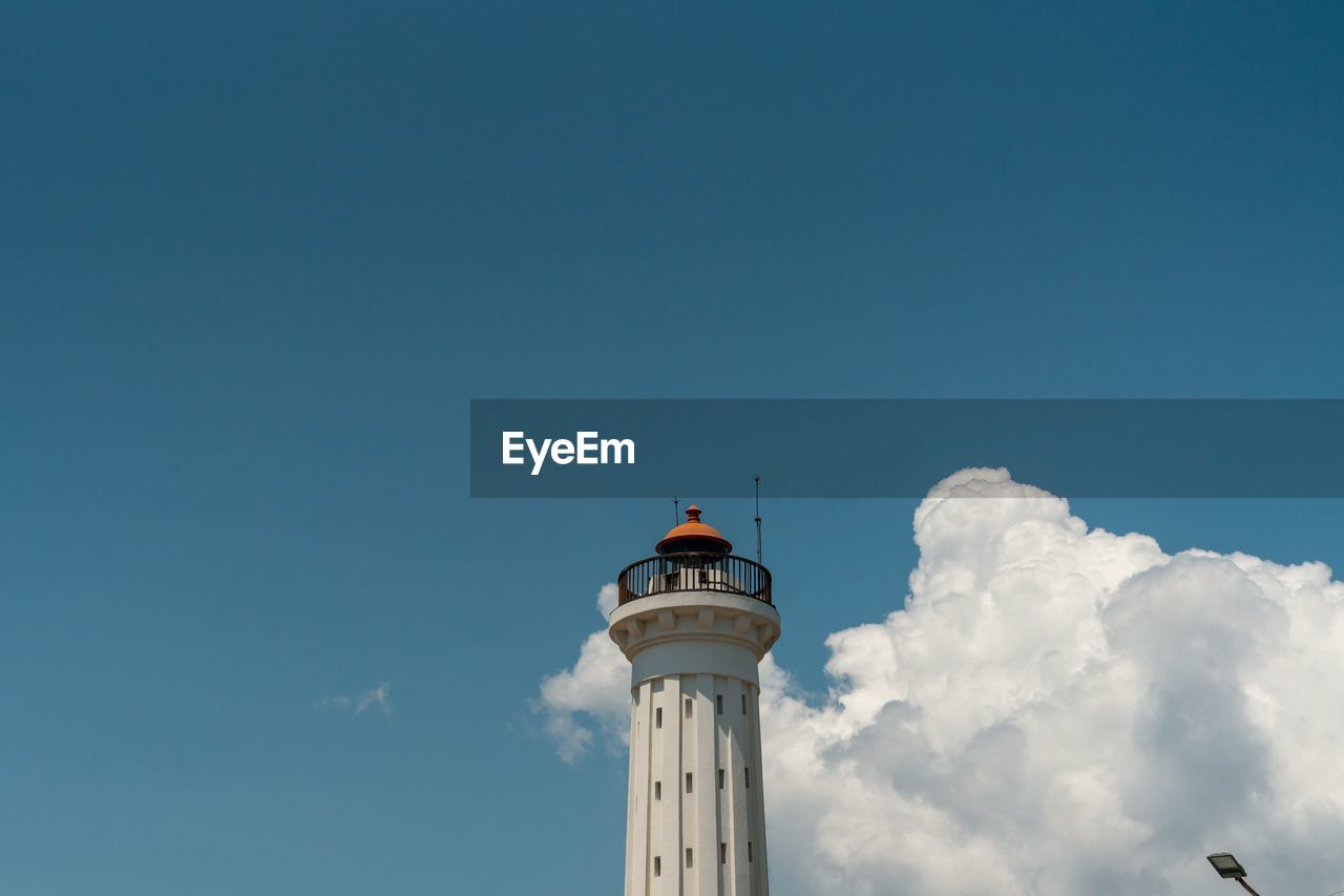 lighthouse, sky, tower, architecture, guidance, built structure, building exterior, security, protection, cloud, building, nature, blue, observation tower, no people, day, travel, travel destinations, outdoors, low angle view, copy space, surveillance, sea, clear sky, communication