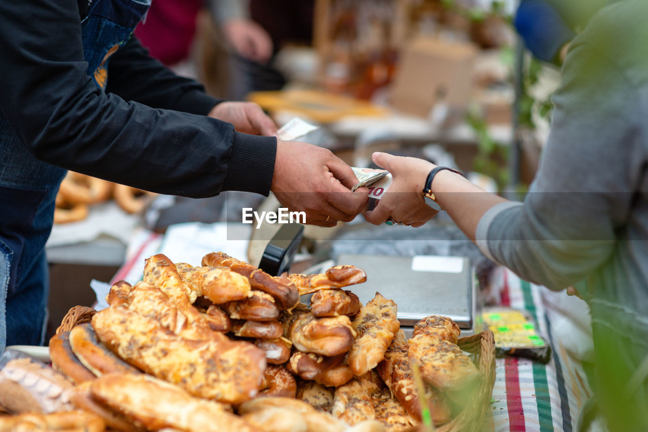 Market vendor giving currency to woman