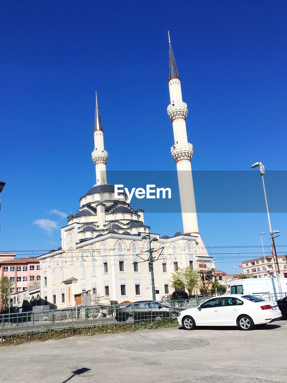 VIEW OF BUILDING AGAINST CLEAR BLUE SKY