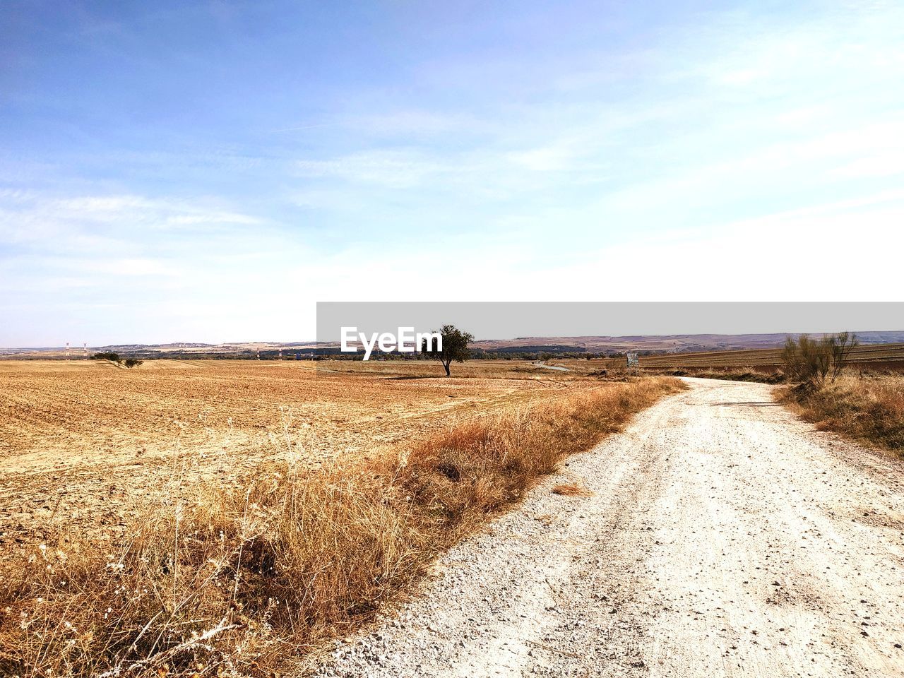 SCENIC VIEW OF ROAD AGAINST SKY