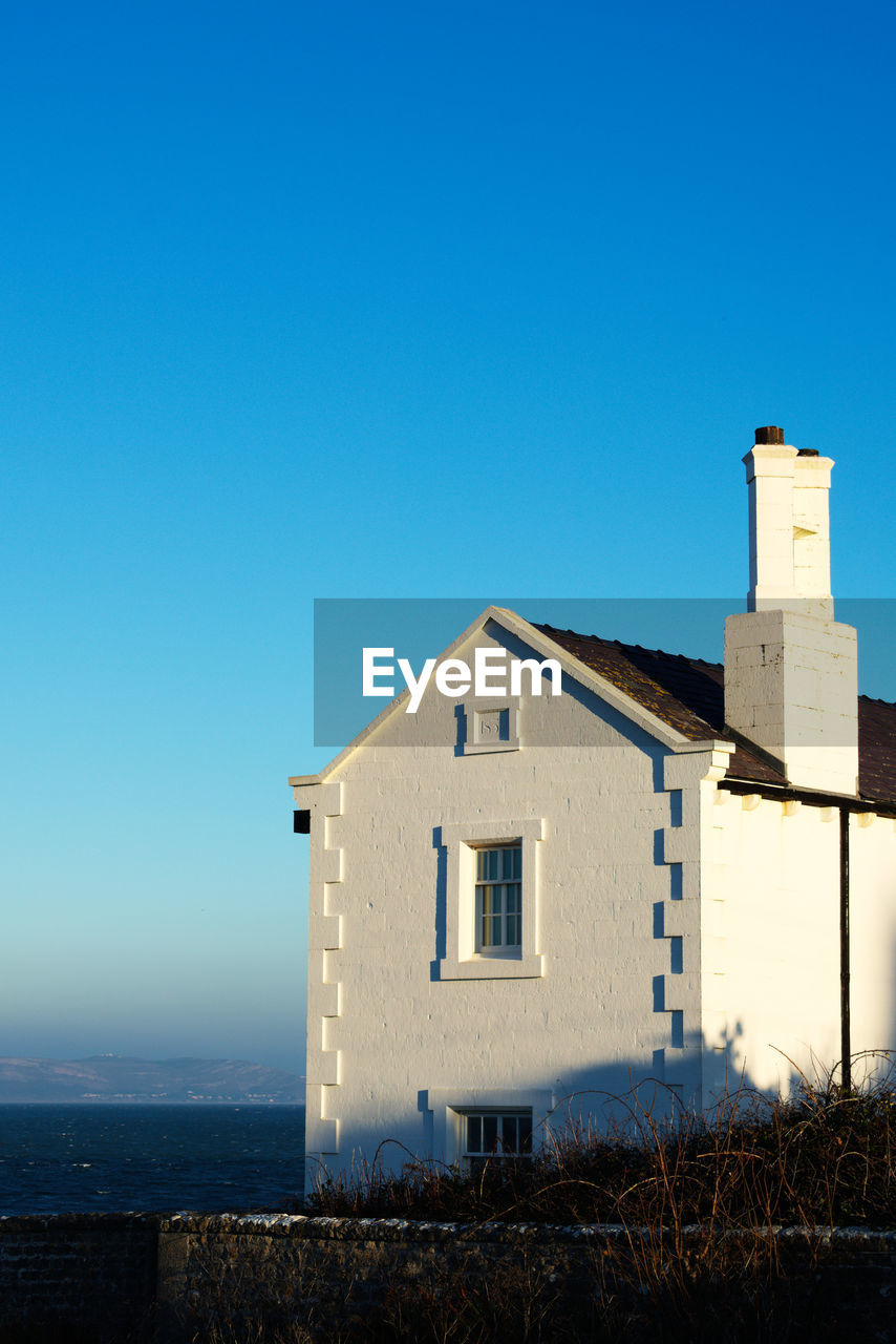 LOW ANGLE VIEW OF OLD BUILDING AGAINST BLUE SKY