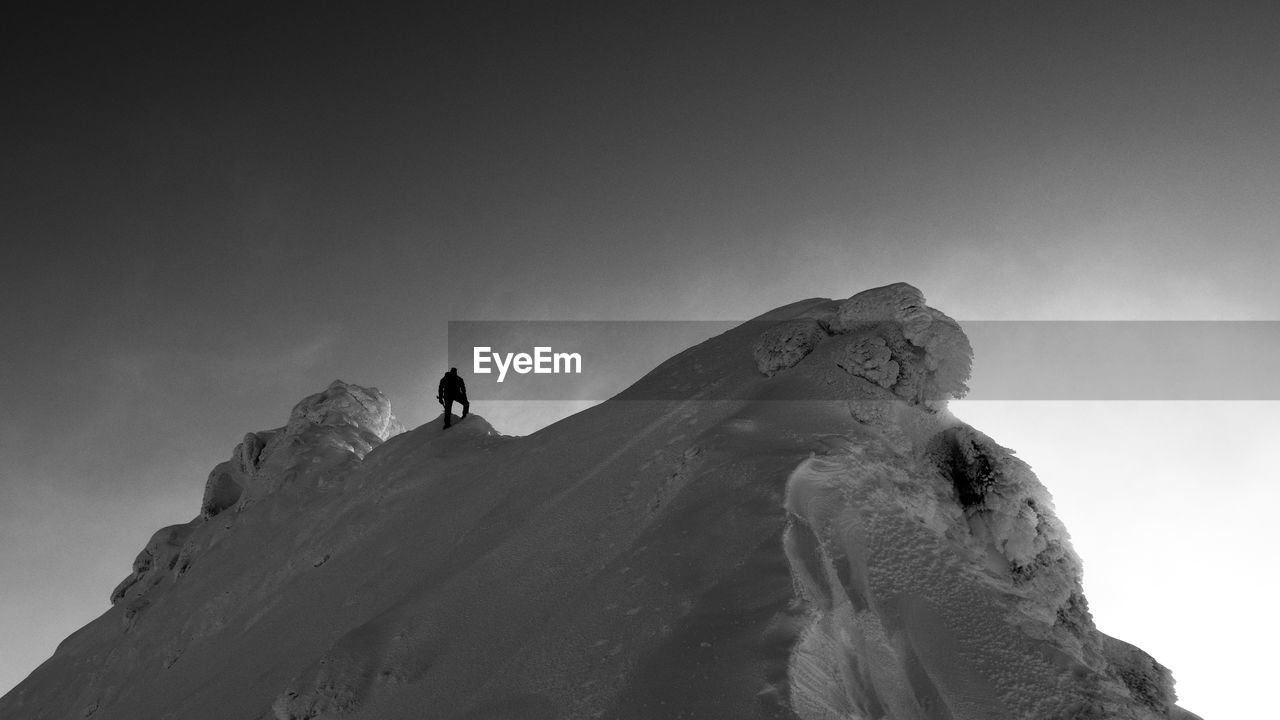 LOW ANGLE VIEW OF SNOWCAPPED MOUNTAIN AGAINST SKY