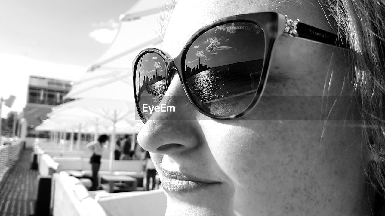 CLOSE-UP OF YOUNG MAN WEARING SUNGLASSES