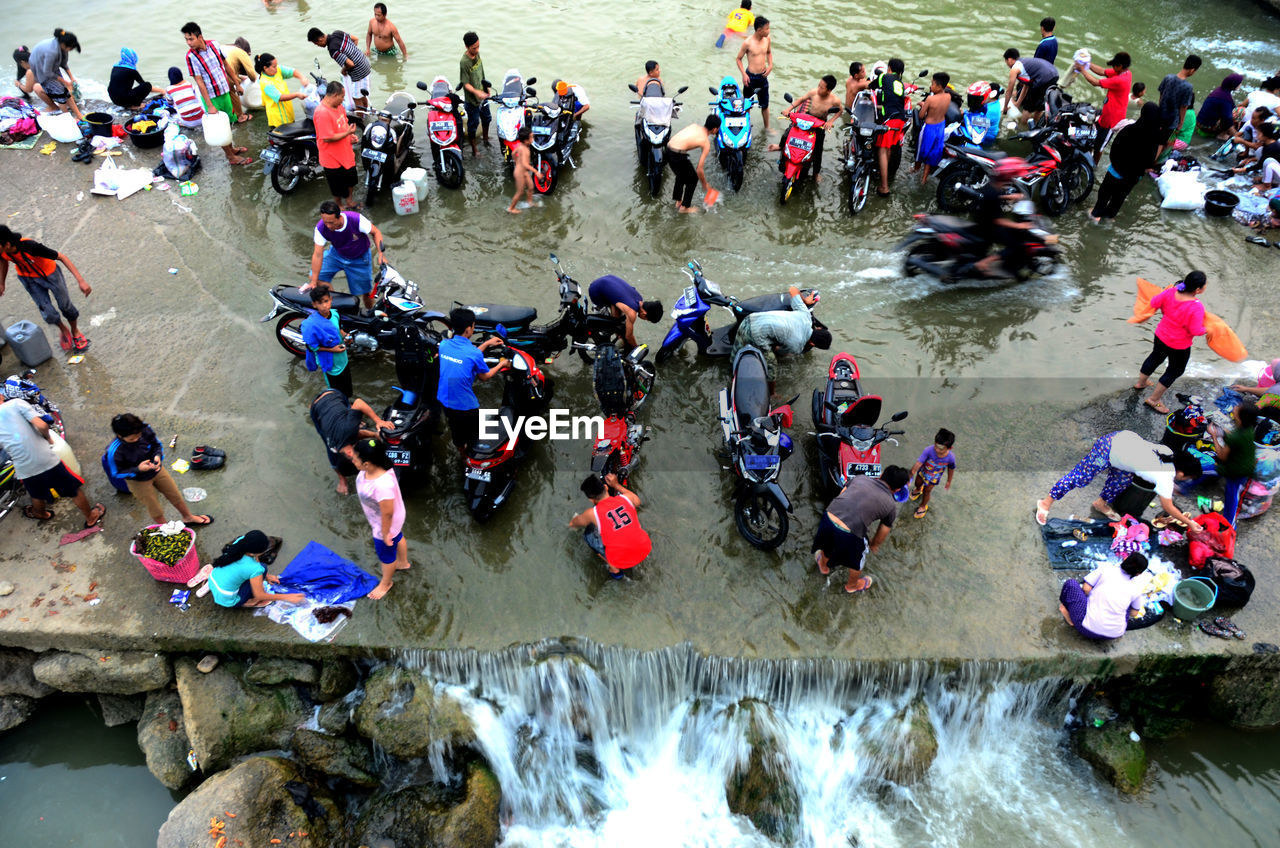 HIGH ANGLE VIEW OF PEOPLE ON BEACH