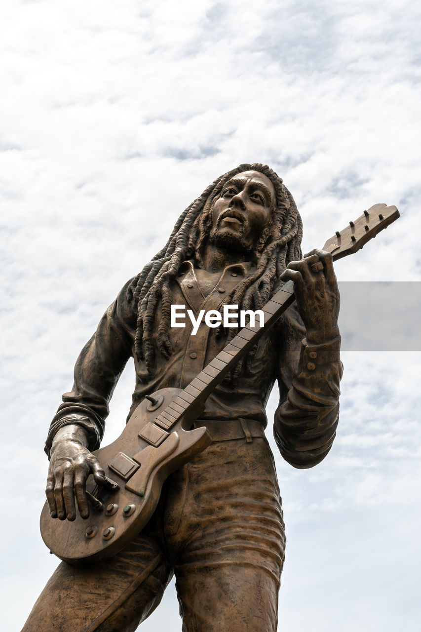 LOW ANGLE VIEW OF STATUE AGAINST SKY DURING SUNSET