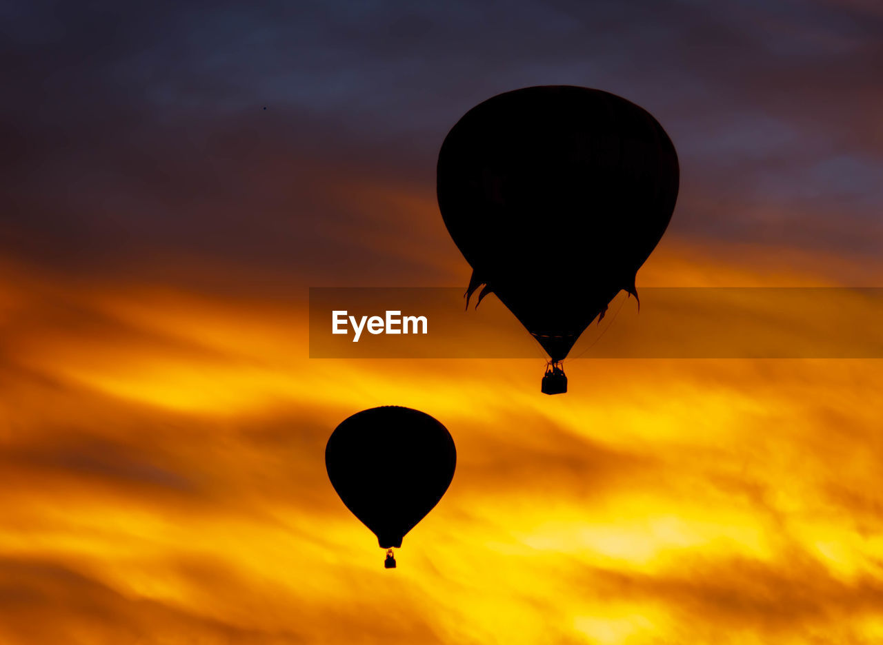 LOW ANGLE VIEW OF HOT AIR BALLOON AGAINST SKY