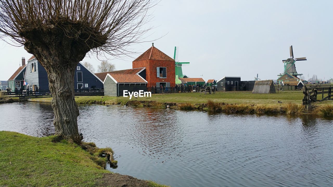 HOUSES ON LAKE AGAINST SKY