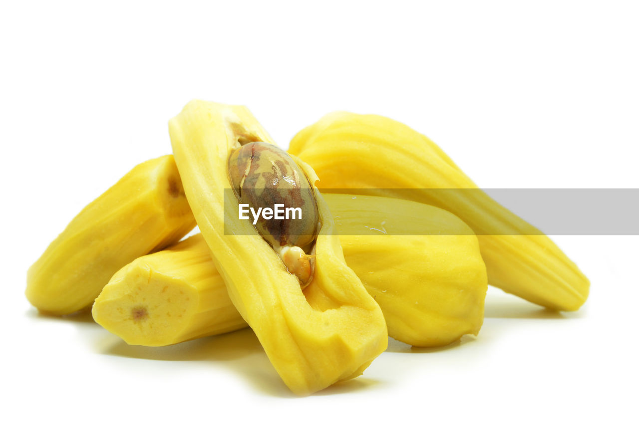 CLOSE-UP OF YELLOW FRUITS