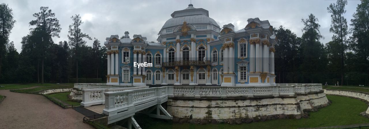 VIEW OF BUILDING AGAINST SKY