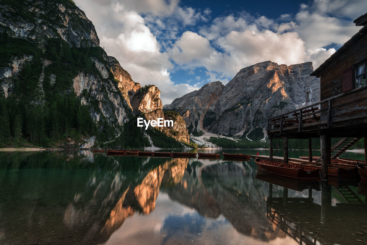 SCENIC VIEW OF LAKE BY MOUNTAIN AGAINST SKY