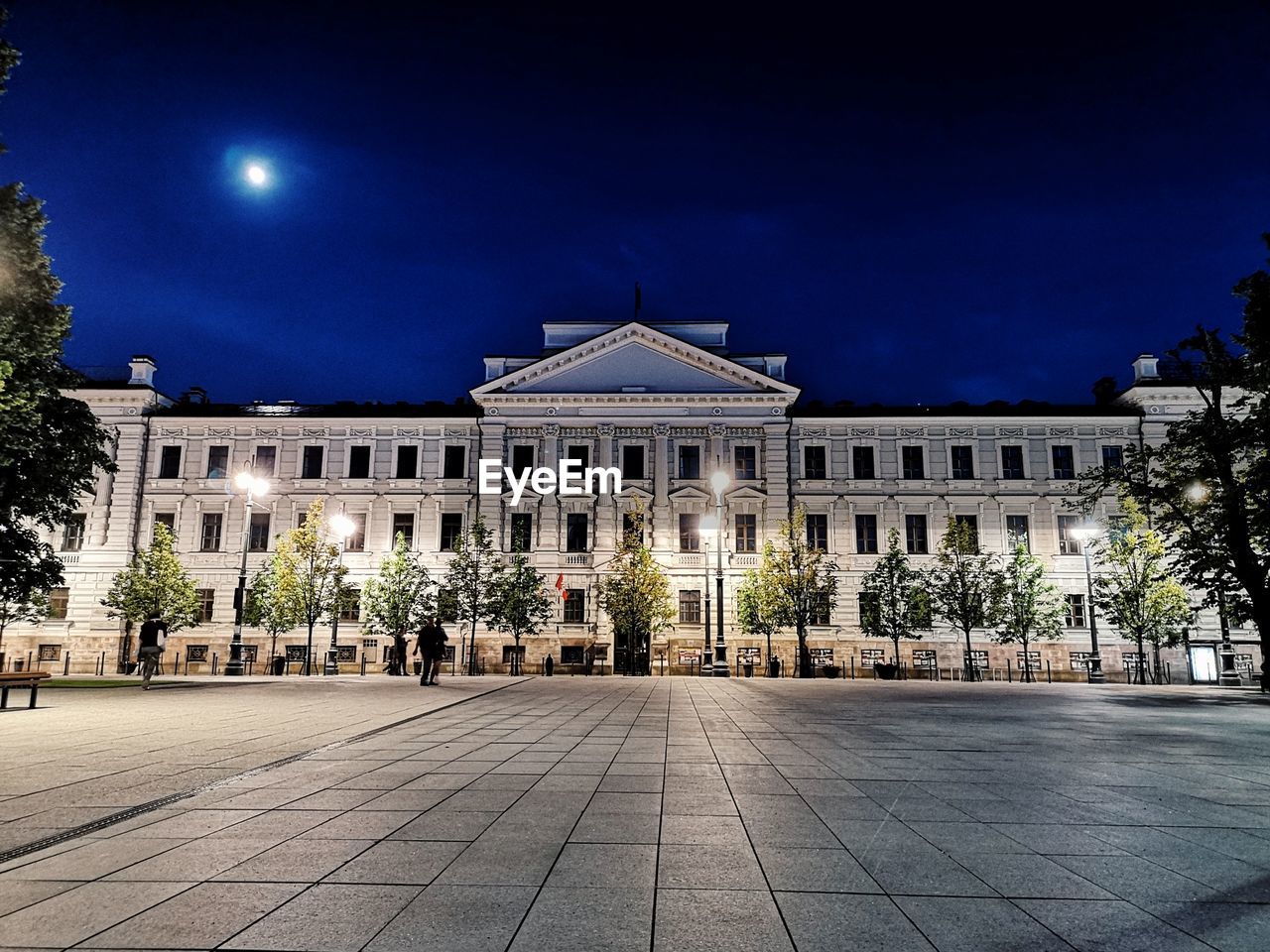 BUILDING AT NIGHT