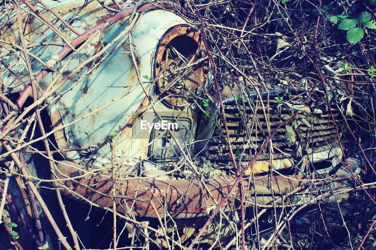 CLOSE-UP OF DAMAGED RUSTY METAL