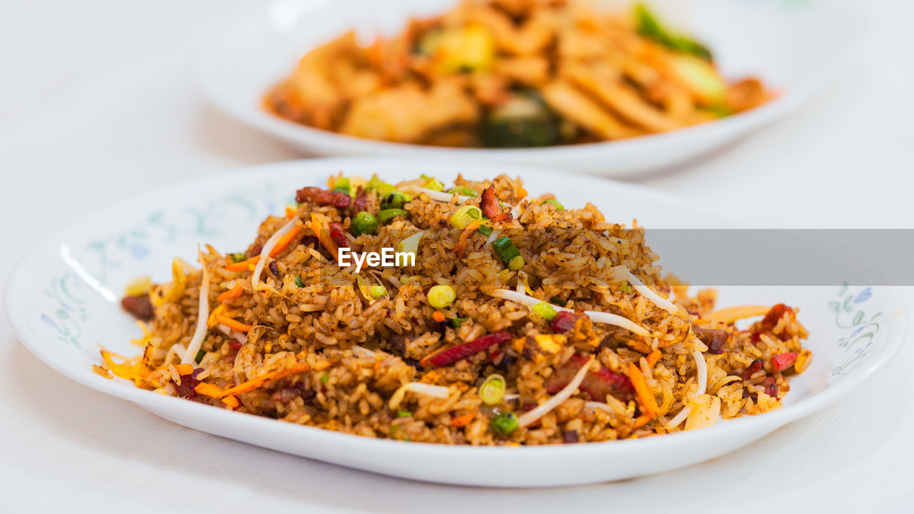 CLOSE-UP OF FOOD IN BOWL