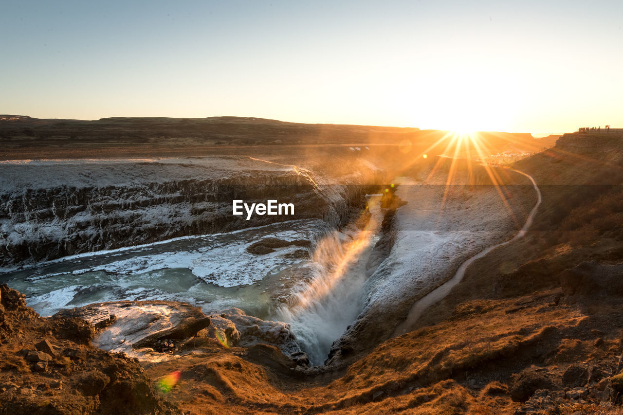 SCENIC VIEW OF SEA AGAINST BRIGHT SUN