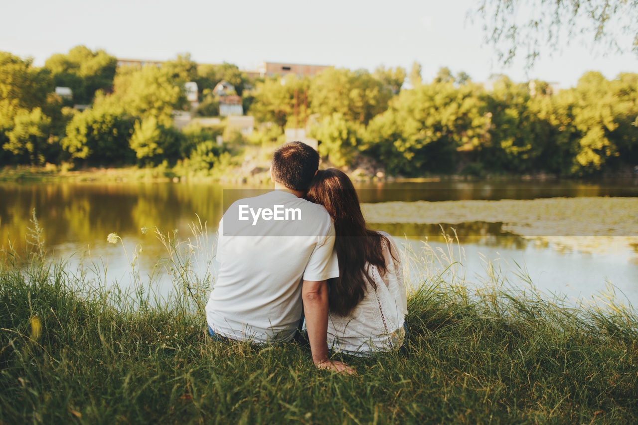 Lovely couple outdoor has romantic photo session. high quality photo