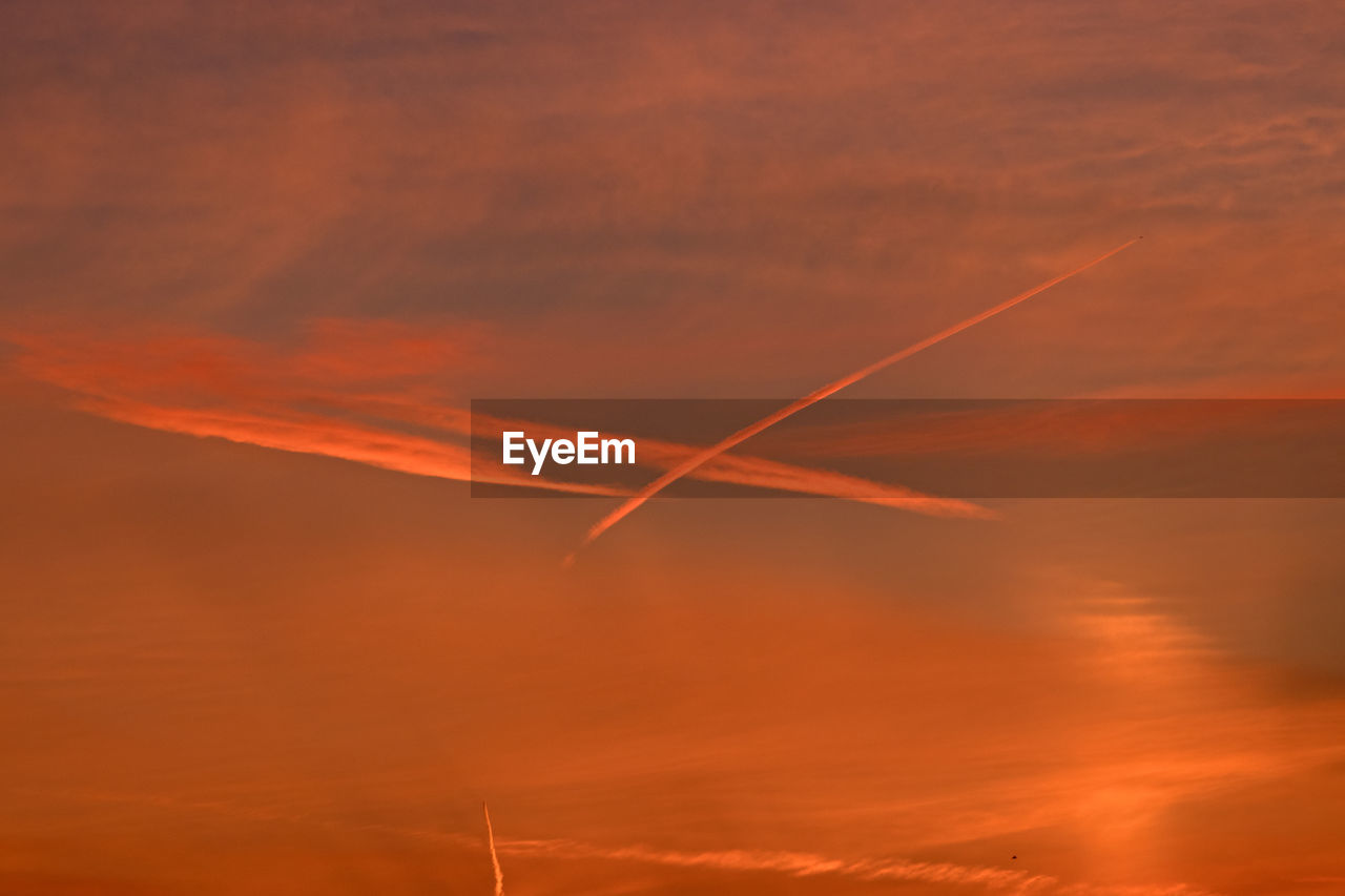 sky, cloud, sunset, afterglow, beauty in nature, nature, orange color, horizon, no people, scenics - nature, sunlight, dawn, red sky at morning, tranquility, dramatic sky, environment, tranquil scene, vapor trail, outdoors, sun, idyllic, silhouette, evening