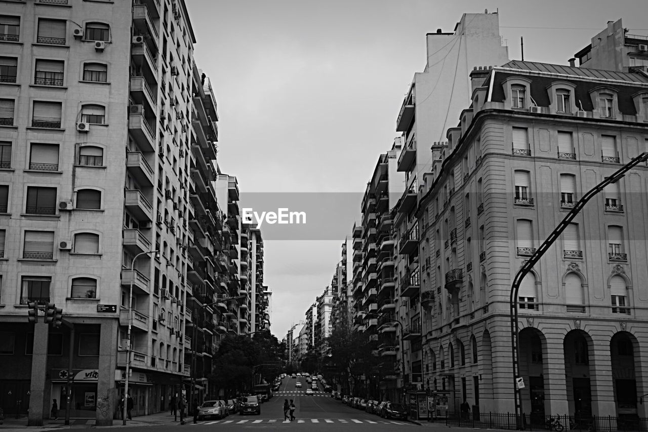 LOW ANGLE VIEW OF BUILDINGS IN CITY