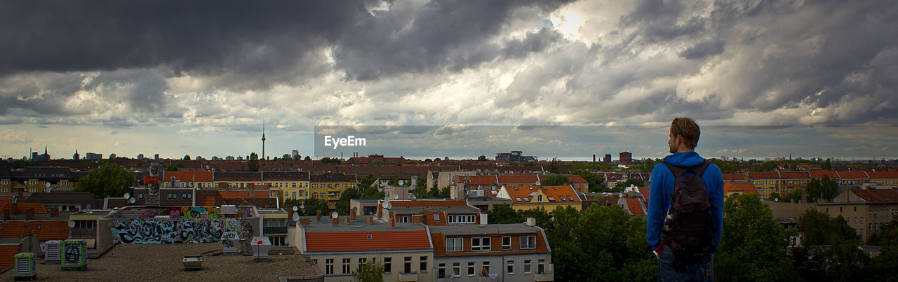 PANORAMIC VIEW OF TOWNSCAPE AGAINST SKY
