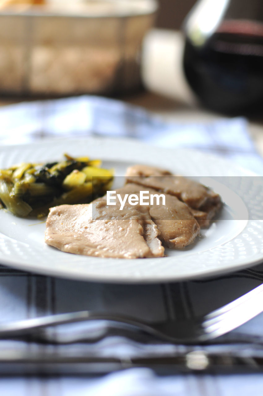 CLOSE-UP OF FOOD SERVED IN PLATE