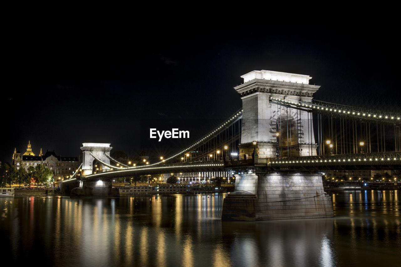 Chain bridge in budapest, night view