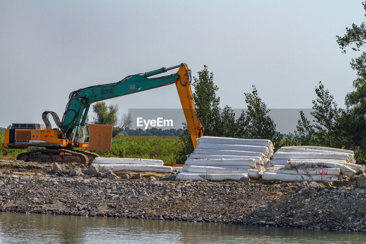 VIEW OF CONSTRUCTION SITE AGAINST SKY