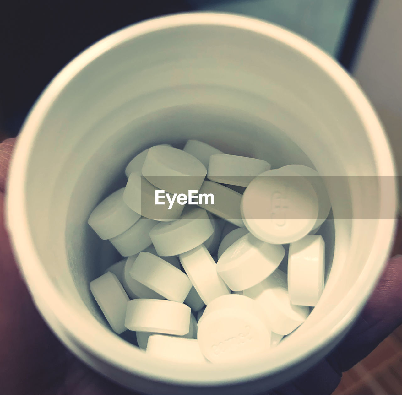 drug, healthcare and medicine, medicine, pharmaceutical drug, dose, pill, indoors, food and drink, close-up, petal, wellbeing, large group of objects, food, no people, high angle view, container, directly above