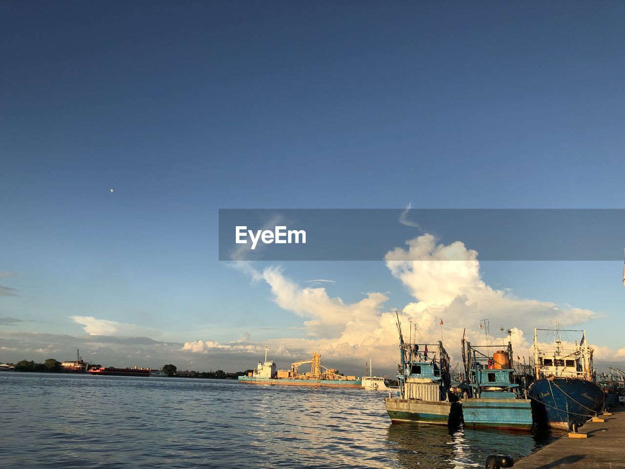 SCENIC VIEW OF PIER ON SEA AGAINST SKY