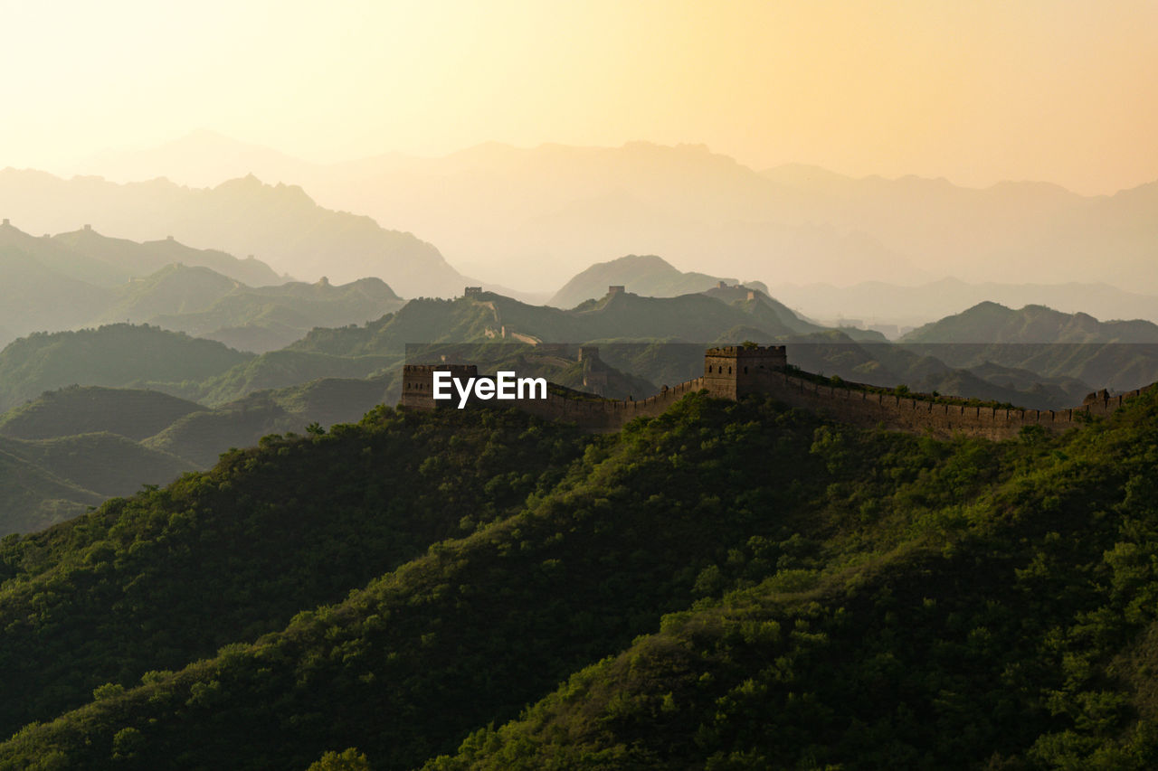 Scenic view of great wall of china against sky