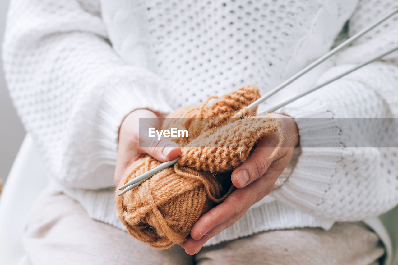 Midsection of woman holding rope