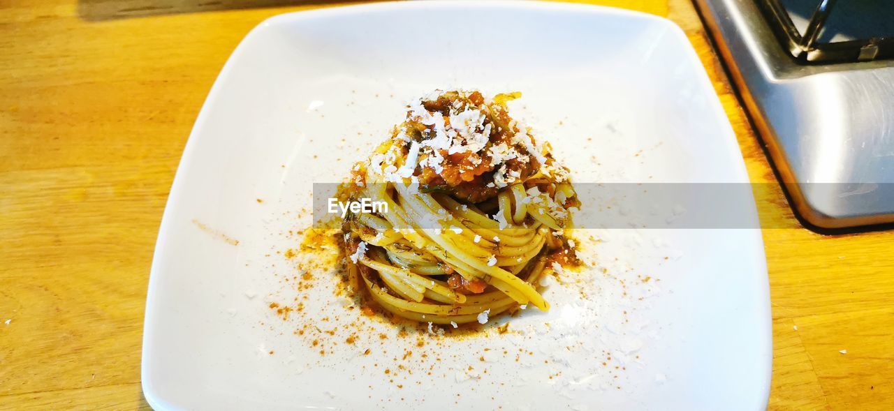 HIGH ANGLE VIEW OF MEAL SERVED IN PLATE