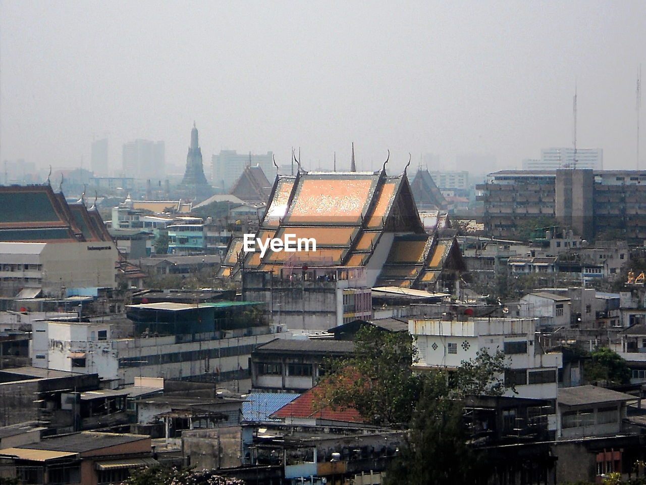 HIGH ANGLE VIEW OF BUILDINGS AGAINST SKY IN CITY