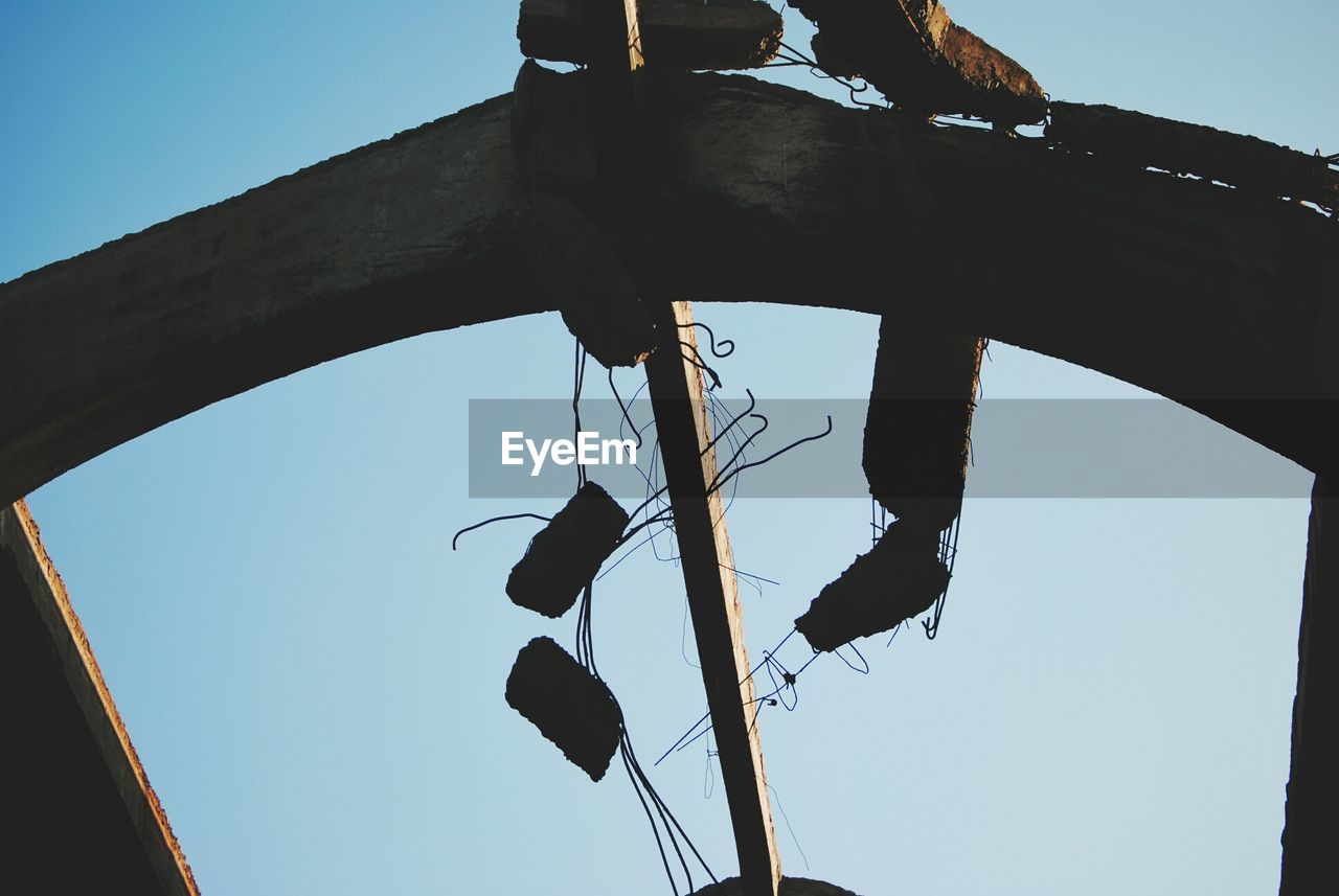 LOW ANGLE VIEW OF BIRDS HANGING AGAINST SKY