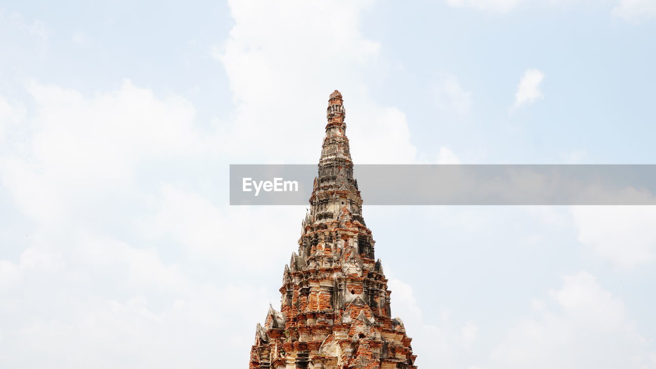 LOW ANGLE VIEW OF STATUE OF TEMPLE