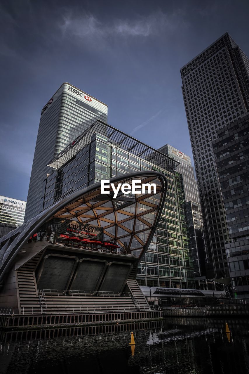 LOW ANGLE VIEW OF MODERN BUILDINGS AGAINST SKY IN CITY