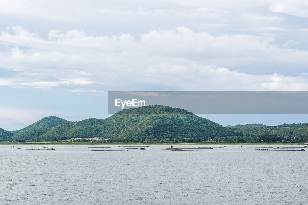 SCENIC VIEW OF SEA BY MOUNTAIN AGAINST SKY