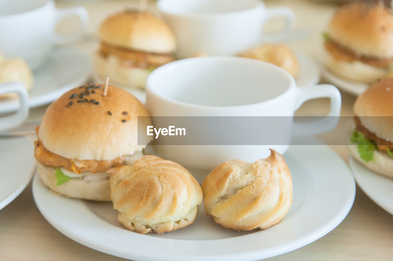 HIGH ANGLE VIEW OF BREAKFAST SERVED ON TABLE