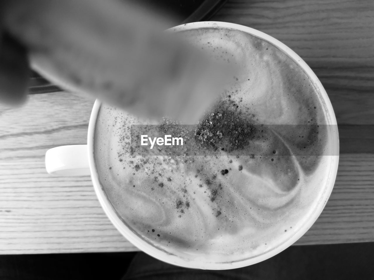 DIRECTLY ABOVE SHOT OF COFFEE CUP WITH SPOON ON TABLE