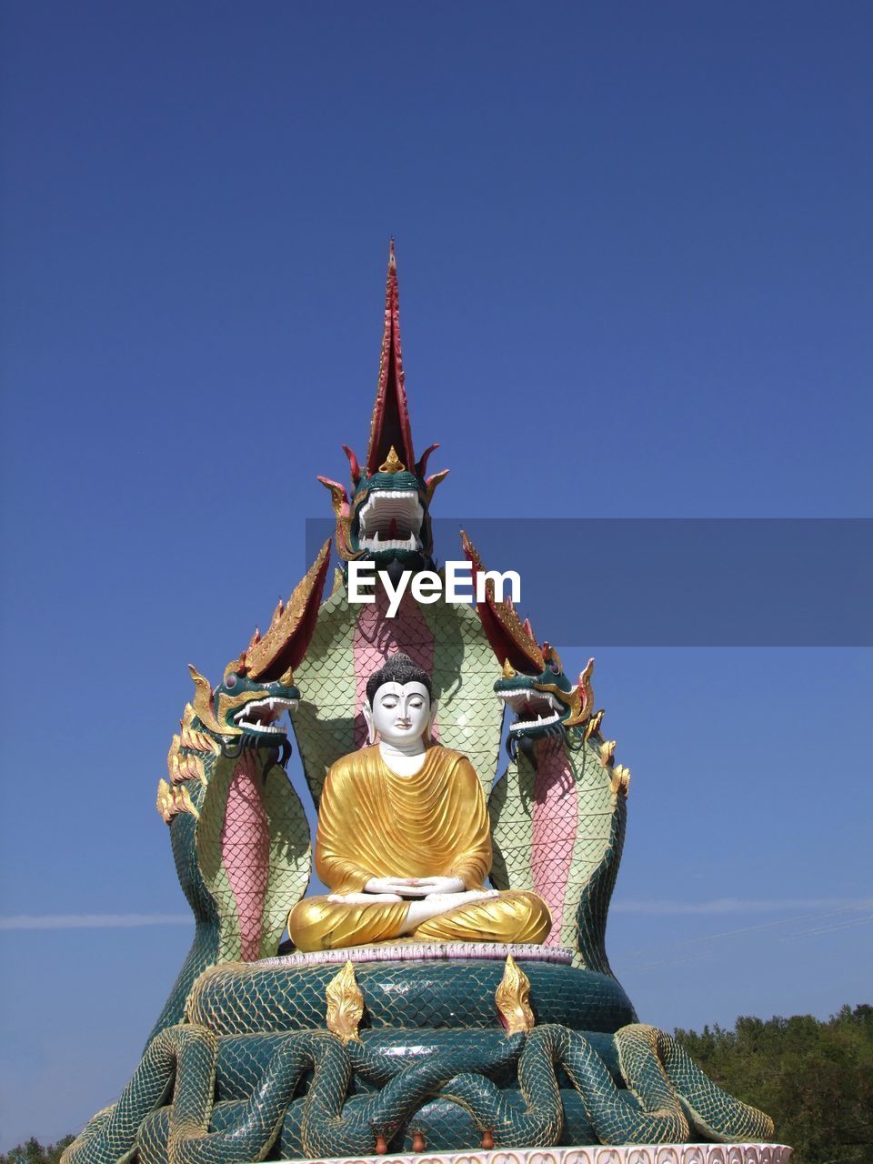 LOW ANGLE VIEW OF STATUE AGAINST CLEAR SKY