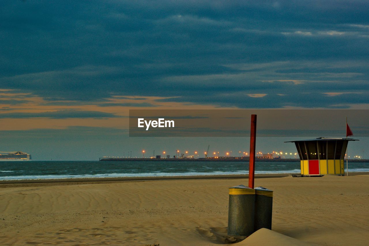 SCENIC VIEW OF SEA AGAINST SKY AT SUNSET