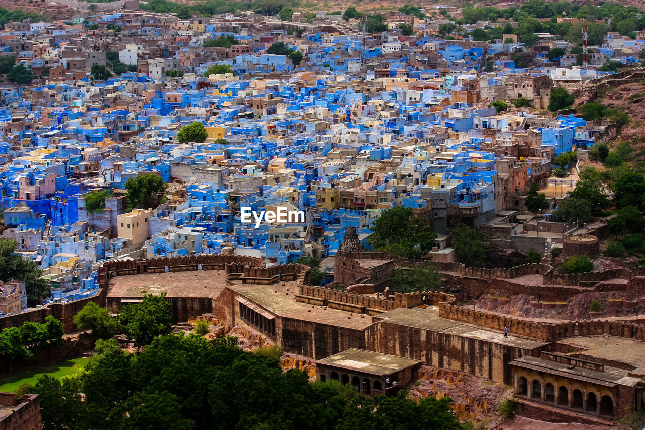 HIGH ANGLE VIEW OF TOWNSCAPE AND BUILDINGS