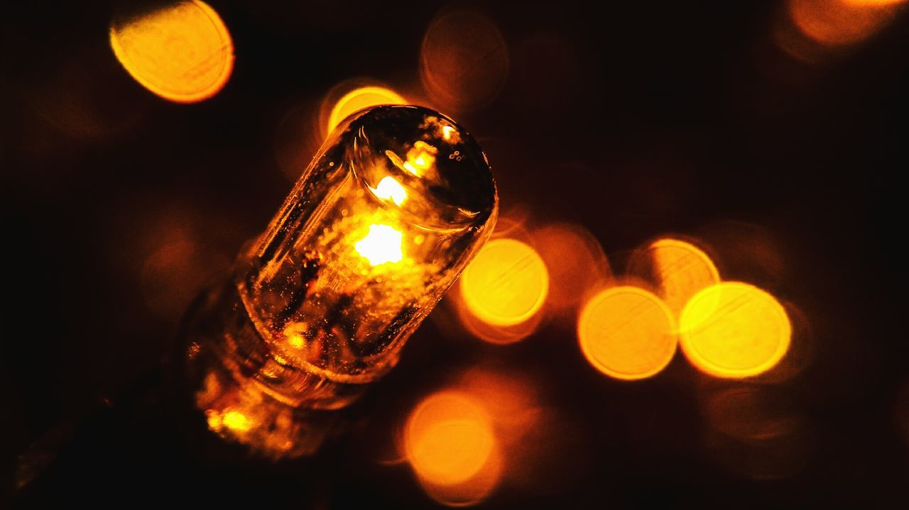 CLOSE-UP OF LIGHT BULB