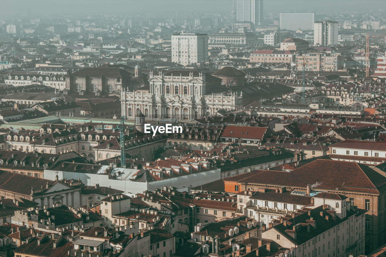 HIGH ANGLE VIEW OF TOWNSCAPE AGAINST CITYSCAPE