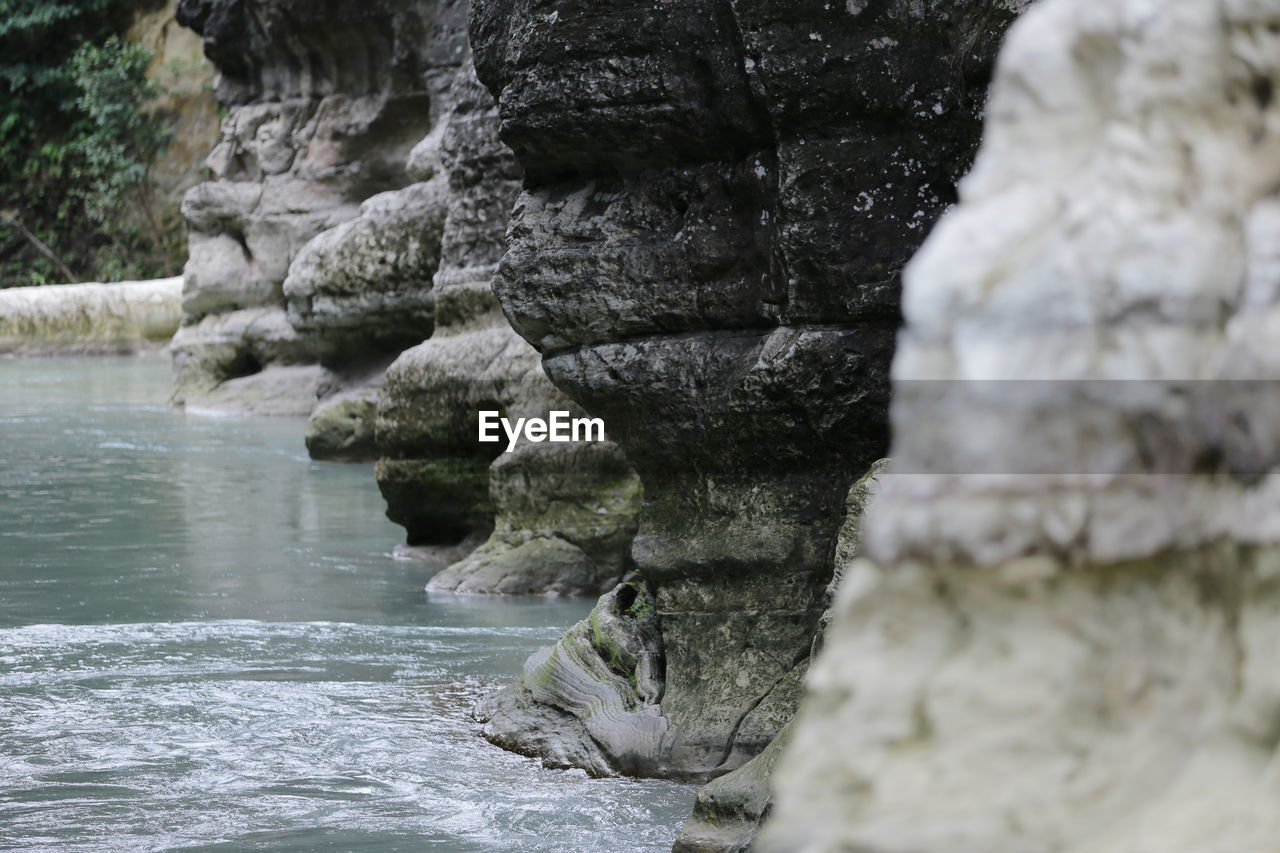 RIVER FLOWING THROUGH ROCKS